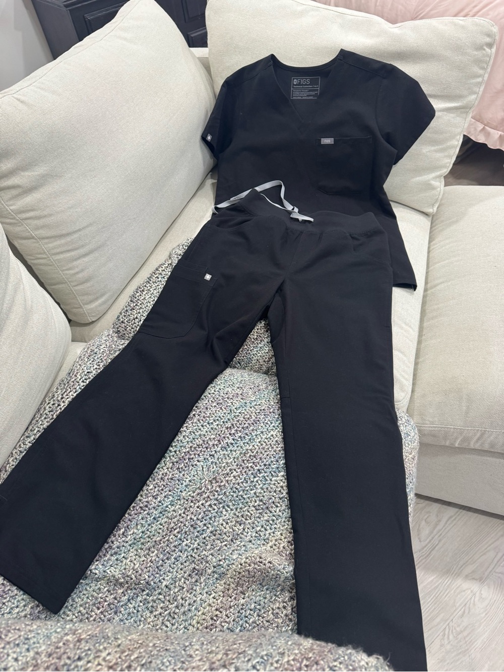 FIGS Black Women's Scrub Set -Caterina top. Kade bottom. Both XS petite